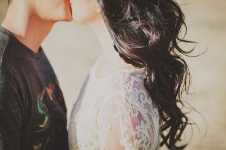 How To Kiss A Girl In 5 Steps (INCLUDED: 10 Powerful Kissing Tips)