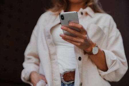 She Doesn’t Text Back: 13 Possible Causes (& What To Do)