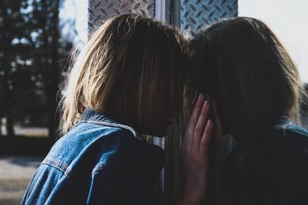 How To Know If A Shy Girl Likes You [17 Subtle Signs]