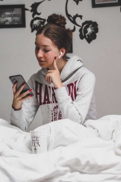 girl stops texting in the first place