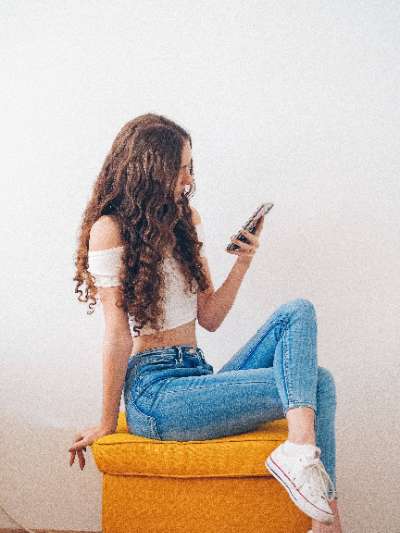 girl stops texting she seems interested but doesn t text