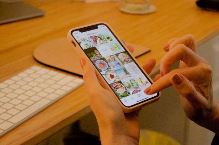 girl stops texting she seems interested but doesn't text