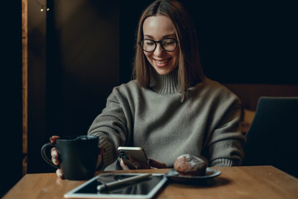 how to tell a girl you love her on text deep conversation girl smile